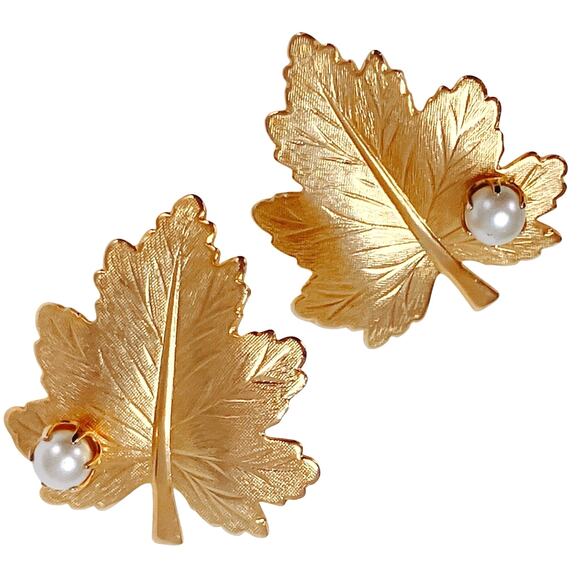 Vintage Signed Sarah Coventry 1960s Earrings Gold Tone Leaf Faux Pearl Clip On - Picture 1 of 12